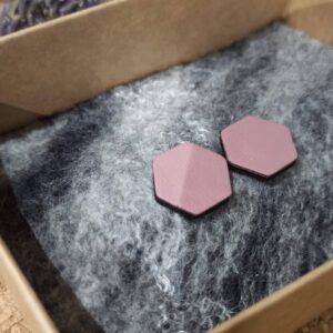 PRAAK Disain kõrvarõngad – heksagon, pastelne roosa